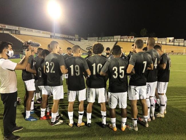 Ponte Preta - Eliminada na 1� fase do Campeonato Paulista e vice-campe� do Trof�u Interior (15 jogos, 4 vit�rias, 3 empates e 8 derrotas - 33,3% de aproveitamento)