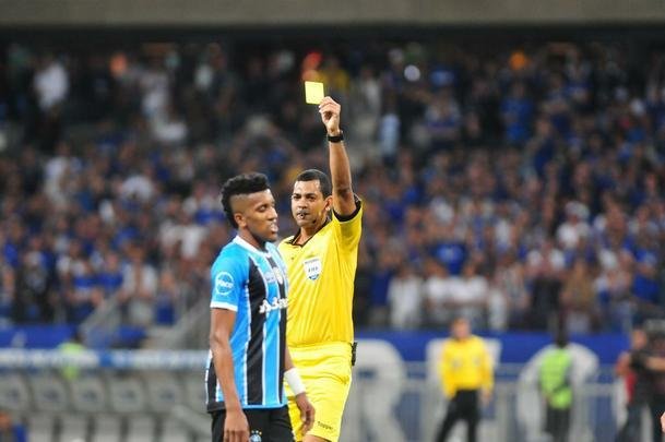 Fotos do primeiro tempo do duelo entre Cruzeiro e Grmio, no Mineiro, pela semifinal da Copa do Brasil