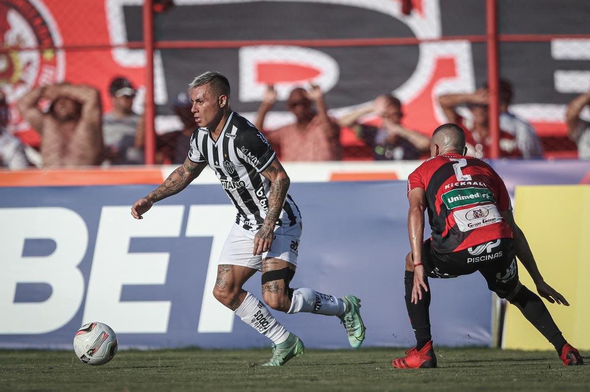 Fotos do jogo entre Pouso Alegre e Atltico, pelo Mineiro