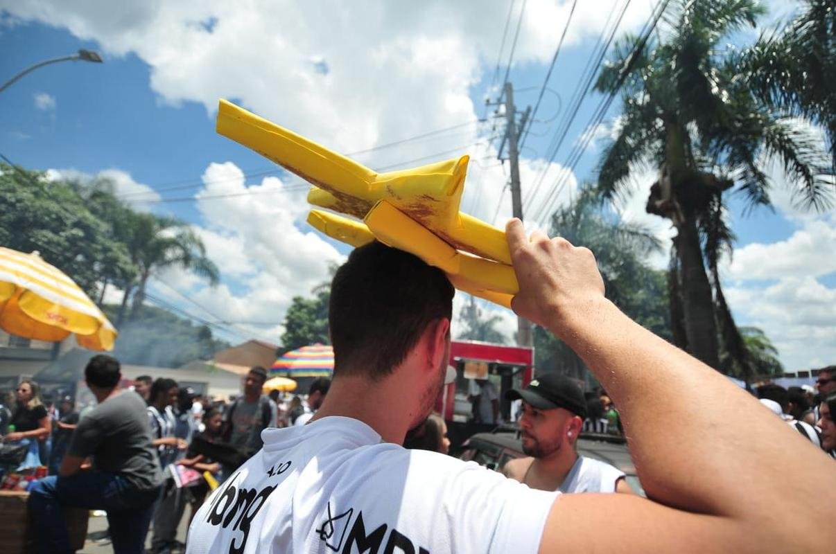 Torcida do Atltico chegou animada ao Mineiro para o jogo da taa, contra o RB Bragantino. Dia de festejar com o time o ttulo do Campeonato Brasileiro de 2021