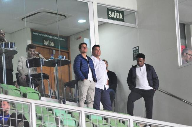 Investidor do Cruzeiro, Ronaldo marca presena em jogo contra o Grmio no Independncia