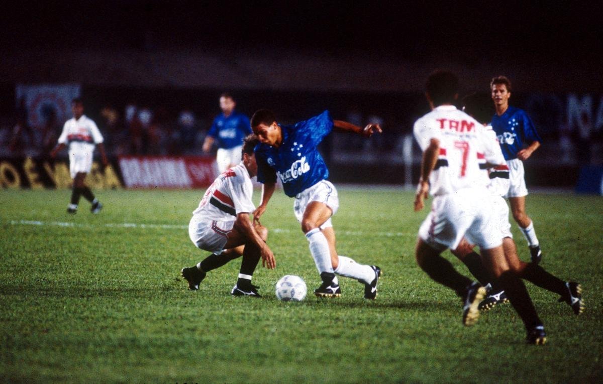Ronaldo em ao durante jogo entre Cruzeiro e So Paulo em 1993