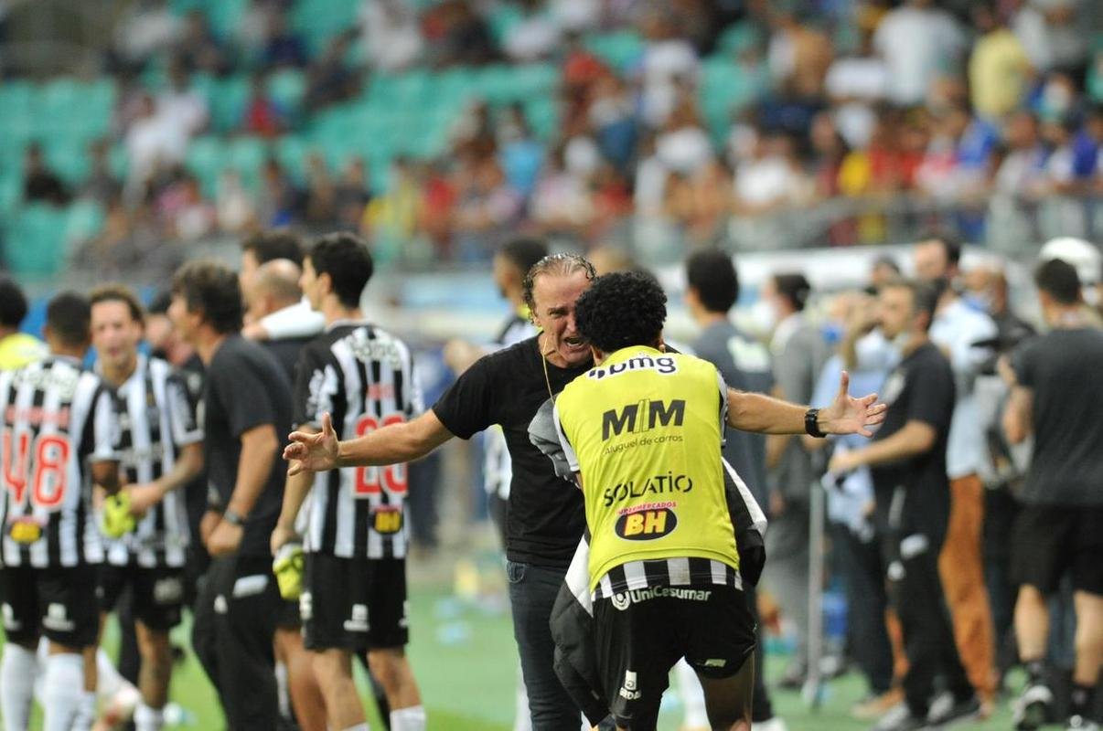 Com gols de Hulk, de pnalti, e Keno (e), o Galo virou sobre o Bahia, por 3 a 2 e chegou ao bicampeonato brasileiro
