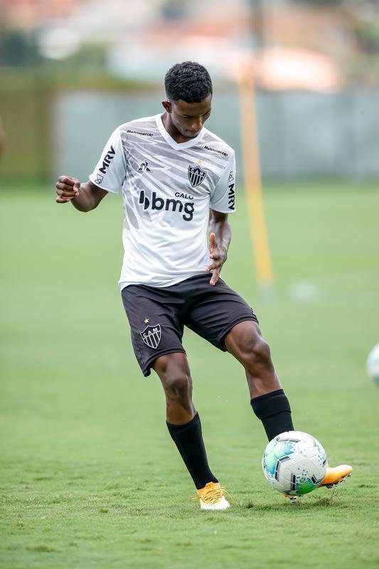 Veja fotos do treino do Atltico