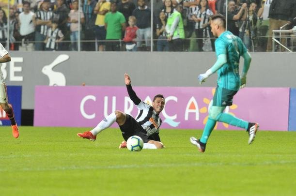 Galo derrotou Flamengo por 2 a 1 e assumiu provisoriamente a segunda posio no Brasileiro