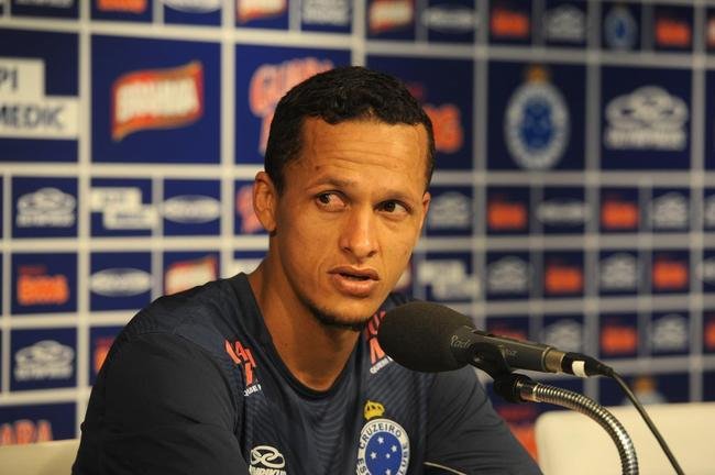 Souza (meia) - j com 33 anos, esteve longe de ser o jogador que brilhou a servio de So Paulo e Grmio. Em 33 partidas, marcou somente um gol e no teve o emprstimo renovado para 2013.