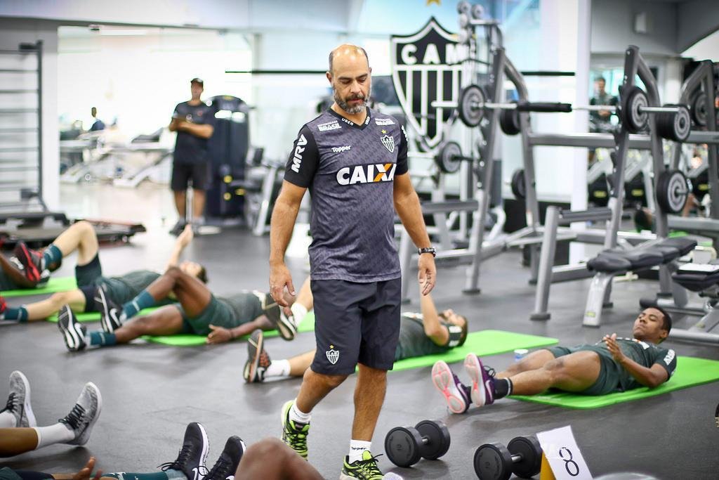 Depois da vitria por 3 a 0 sobre o Coimbra, em jogo-treino na Cidade do Galo, os jogadores do Atltico fizeram um trabalho fsico na academia do CT. Veja fotos