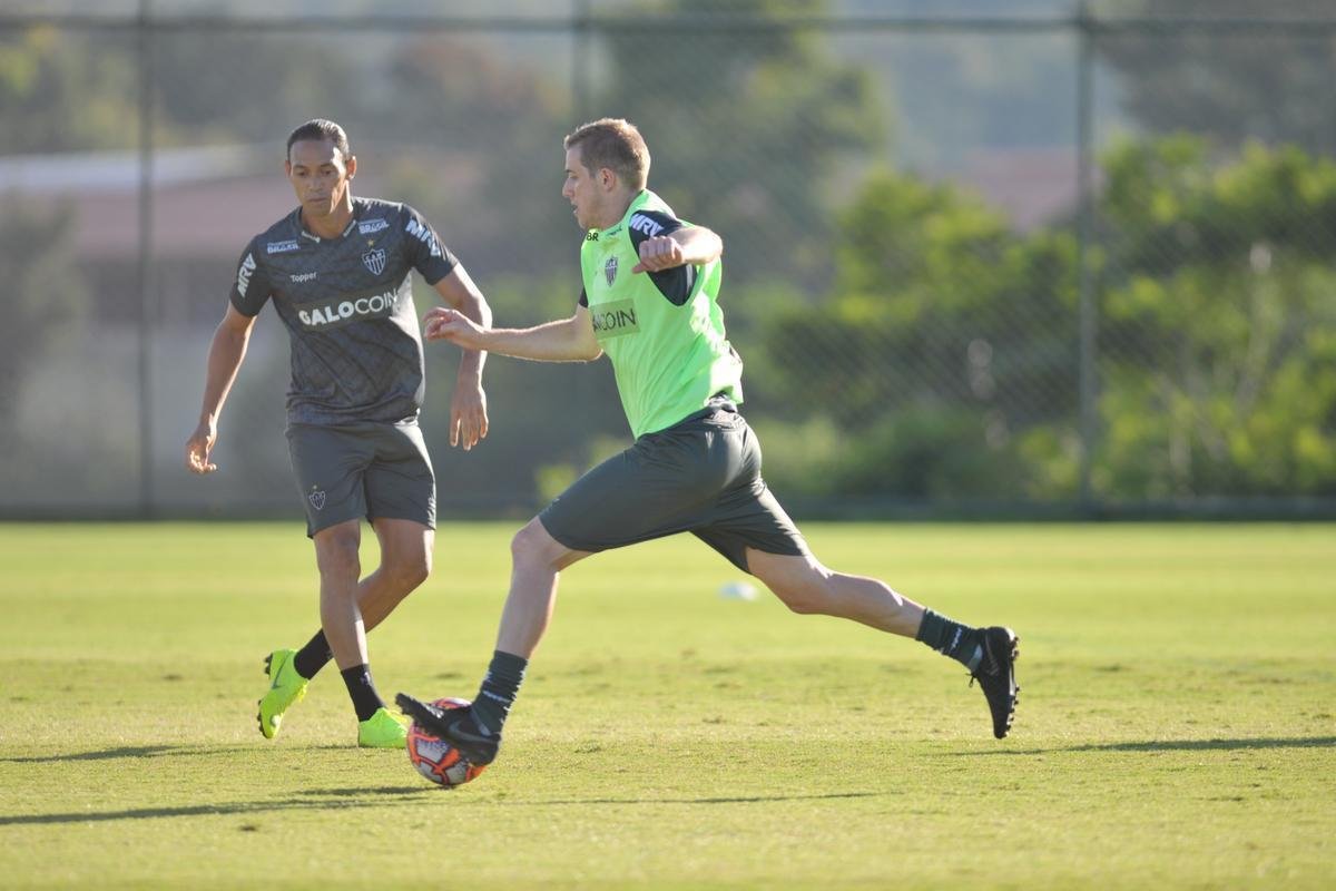 Veja fotos do treino do Atltico