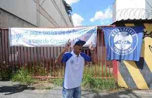 Em protesto na porta da Sede Administrativa, torcedores do Cruzeiro pediram renncias do presidente Wagner Pires de S e de seus vices, Hermnio Lemos e Ronaldo Granata