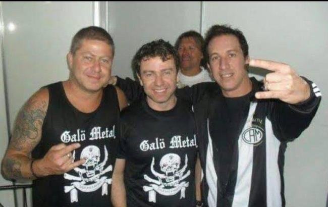Os integrantes da banda de rock Tianastcia tambm so torcedores do Atltico.