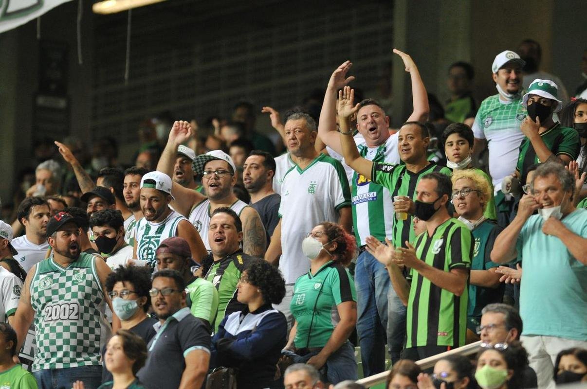 Fotos da torcida do Amrica, no Independncia, durante jogo contra o Atltico-GO pela 33 rodada do Campeonato Brasileiro