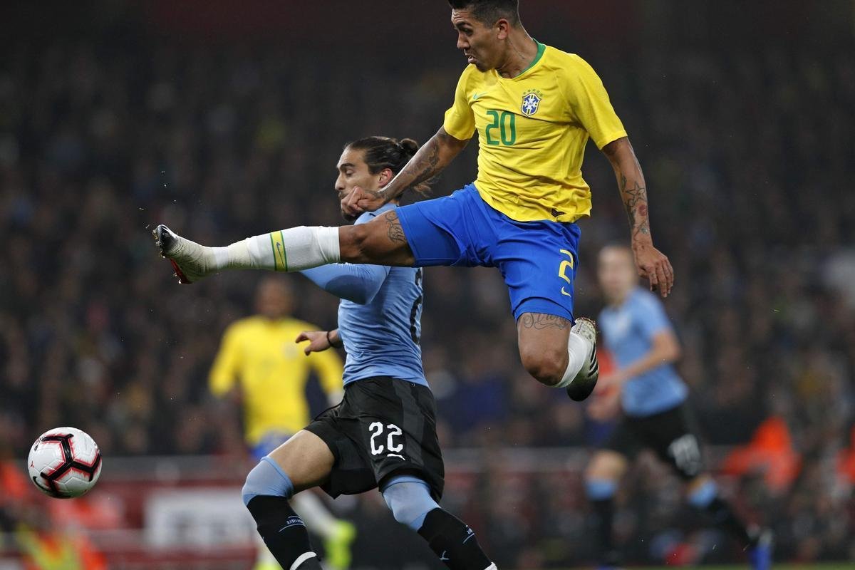 Brasil vence o Uruguai no penltimo teste da temporada. Neymar, de pnalti, garante triunfo em Londres