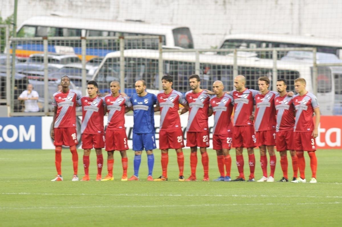 No primeiro tempo, Atltico abriu 3 a 1 no placar, com gols de Luan e Ricardo Oliveira (2)