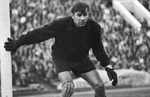 Lev Yashin (Unio Sovitica) - Apontado pela Fifa como o melhor goleiro do sculo XX, o 'Aranha Negra' jogou as Copas de 1958, 1962, 1966 e 1970. O melhor resultado foi o quarto lugar em 1966