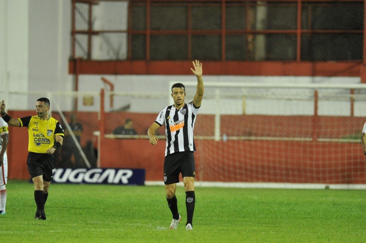 Villa Nova e Atltico se enfrentaram no Alapo do Bonfim, em Nova Lima, pelo Campeonato Mineiro