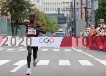 Maratona dos Jogos Olímpicos de Tóquio terminaria com um brasileiro no pódio, Daniel do Nascimento estava nas primeiras posições, mas passou mal