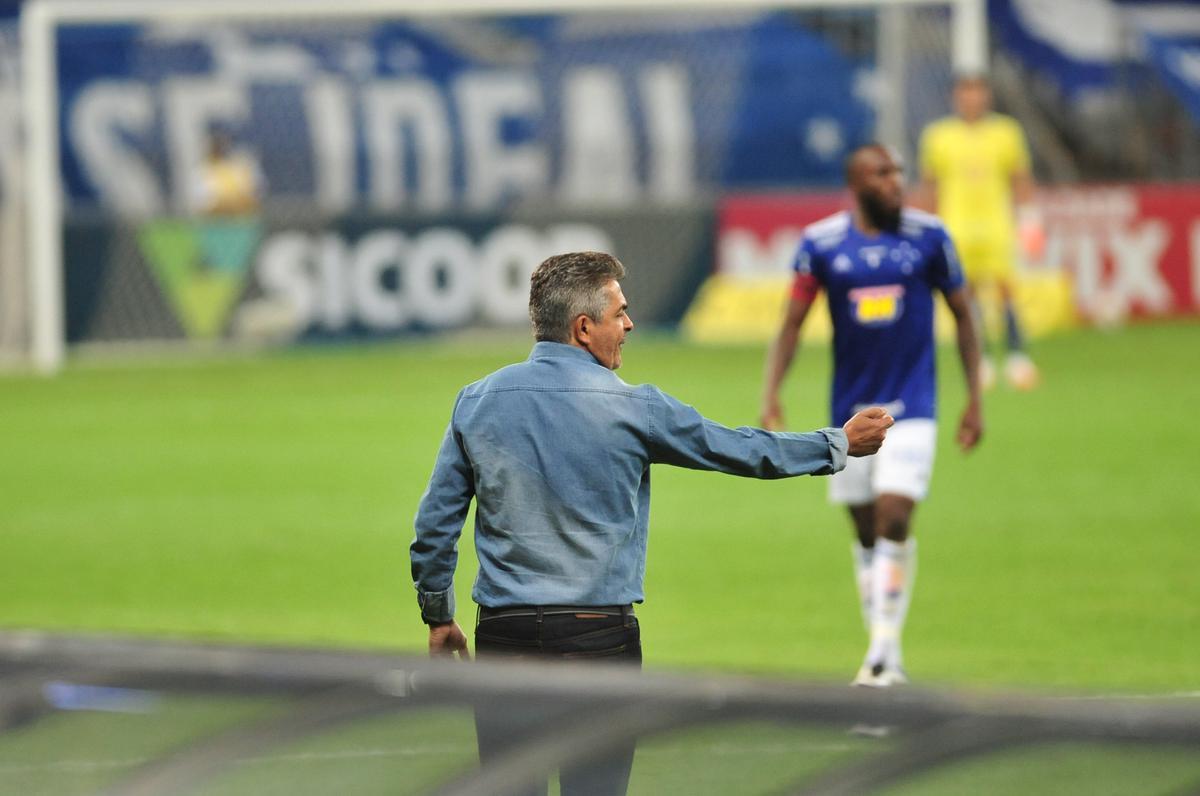 Fotos do jogo entre Cruzeiro e Ava, no Mineiro, pela 11 rodada da Srie B do Brasileiro