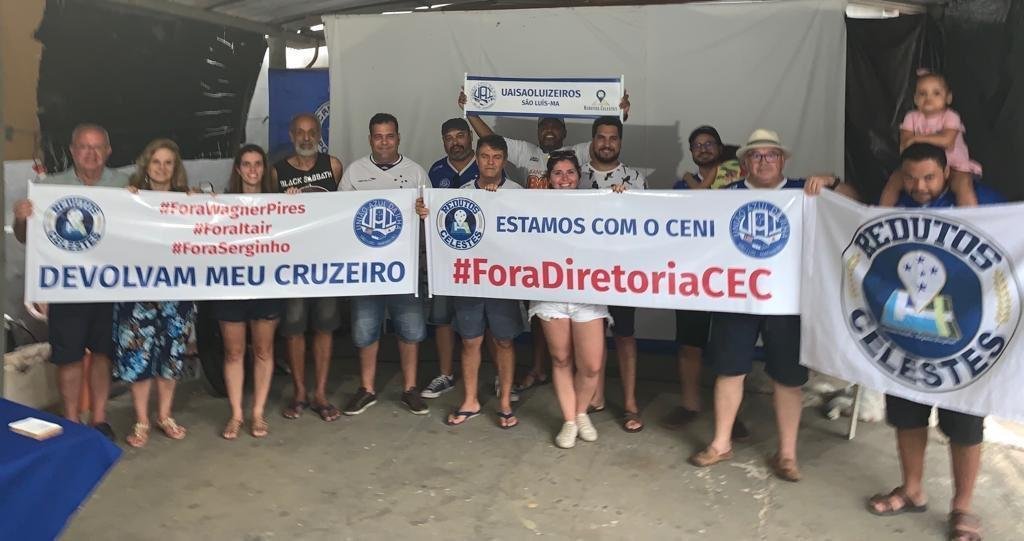 15/9 - 'PROTESTO GLOBAL': redutos de torcedores do Cruzeiro espalhados por vrios pases e cidades brasileiras promoveram um protesto no momento em que o clube enfrentou o Palmeiras pelo Campeonato Brasileiro. Em ao menos 40 cidades houve pedidos para a renncias de Wagner Pires de S, Itair Machado e Srgio Nonato.