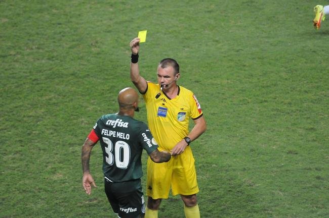 Ademir, de pnalti, sacramentou a virada do Amrica sobre o Palmeiras no Independncia