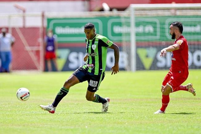 Jogo foi disputado com muito calor, em Nova Lima, na manh deste sbado 