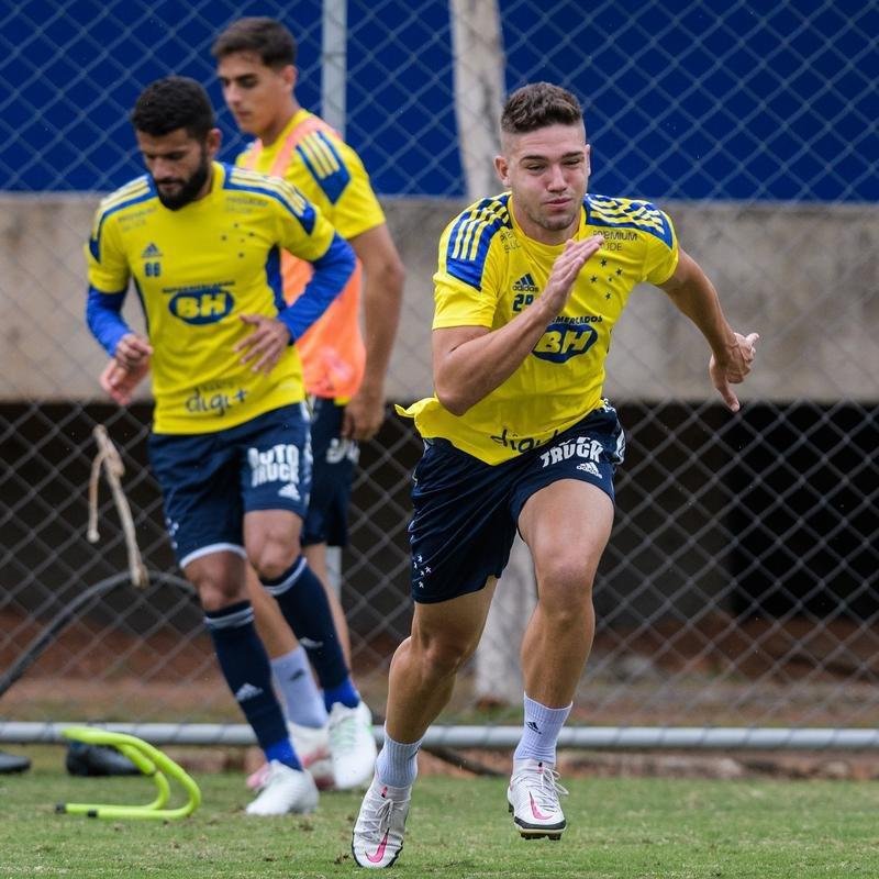 Jogadores do Cruzeiro realizaram primeiro treino sob comando de Mozart nesta sexta-feira (11/06)