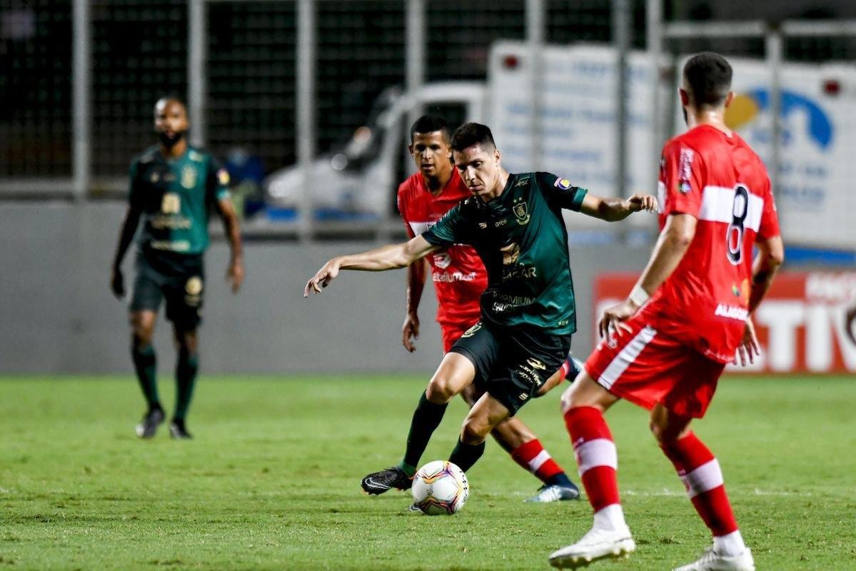 Imagens da vitória do América por 1 a 0 sobre o CRB, no Independência, pela Série B do Brasileiro