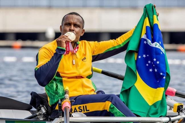 Ren Pereira Campos conquista o bronze na categoria PR1M1x do remo 