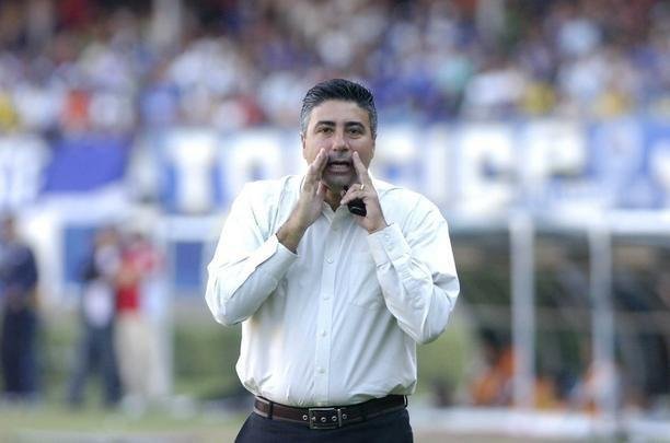 Atual diretor de futebol do Atltico, Alexandre Gallo foi o treinador do time alvinegro em uma partida contra o Cruzeiro. No dia 13 de julho de 2008, o Cruzeiro vencia o rival por 2 a 1, pelo Campeonato Brasileiro.