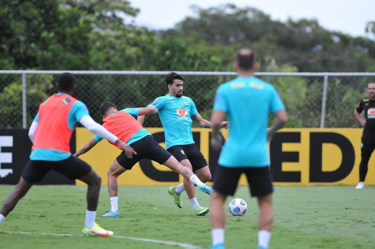 Seleo Brasileira realizou treinamento na tarde deste sbado (29/1) na Toca da Raposa II