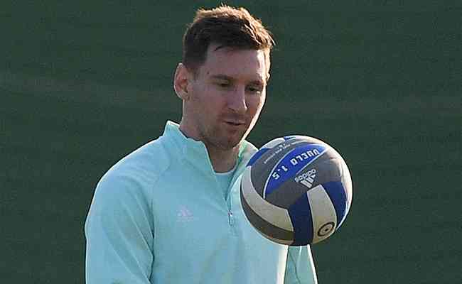 Messi treina no Rio de Janeiro: chance de quebrar tabu com a Argentina em decises