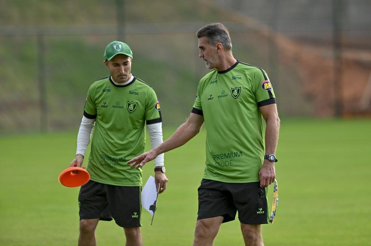 Mancini comandou primeiras atividades no Coelho nesta semana