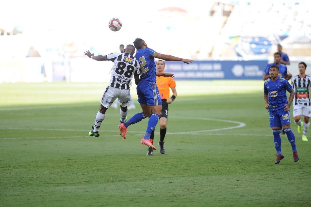 Fotos da vitria do Cruzeiro sobre o Athletic de So Joo del-Rei, por 1 a 0, no Mineiro, pela quarta rodada do Campeonato Mineiro de 2021. Marcelo Moreno, de pnalti, marcou o gol do triunfo celeste no Gigante da Pampulha