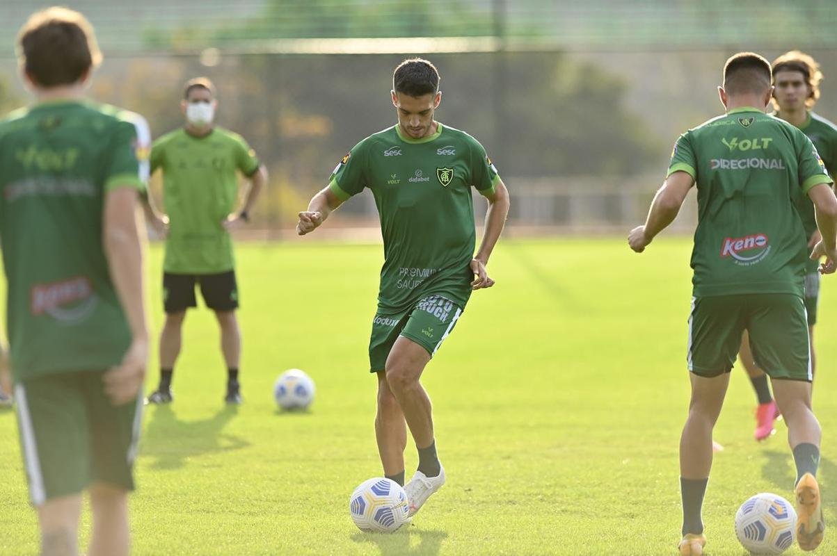 Mancini comandou primeiras atividades no Coelho nesta semana