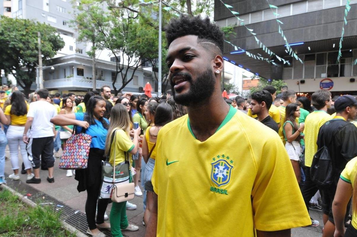Concentrao de torcedores nos bares da Rua Antnio de Albuquerque, na Savassi