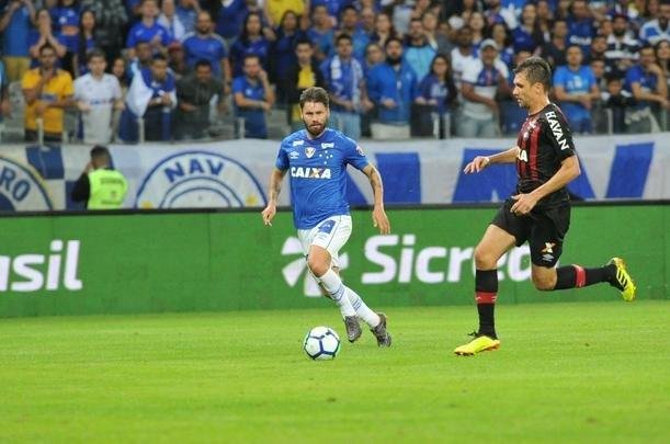 Lances do primeiro tempo do duelo entre Cruzeiro e Atltico, no Mineiro, pelas oitavas de final da Copa do Brasil