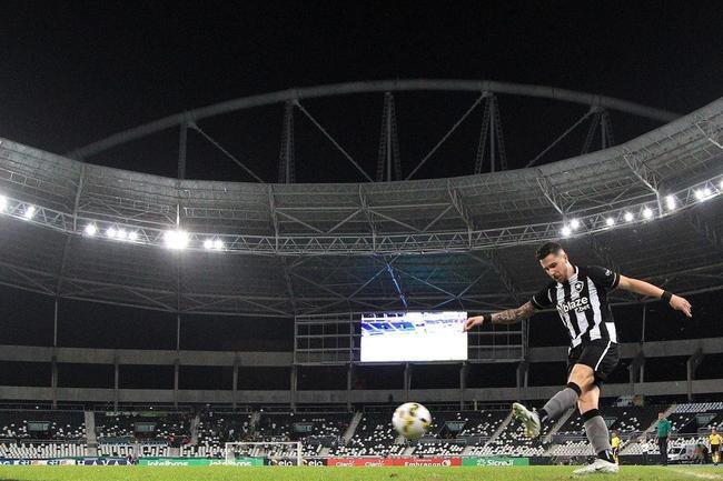 Fotos da partida entre Botafogo e Amrica, pelo duelo de volta das oitavas de final da Copa do Brasil. Jogo foi realizado nesta quinta-feira (14), no estdio Nilton Santos, na cidade do Rio de Janeiro.