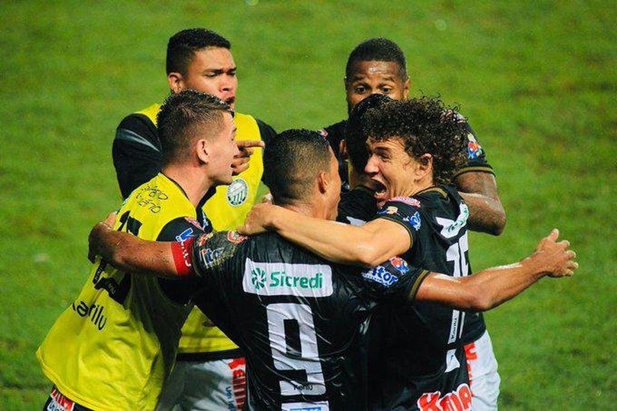 Operrio - Semifinalista do Campeonato Paranaense (13 jogos, 8 vitrias, 2 empates e 3 derrotas - 66,7% de aproveitamento)