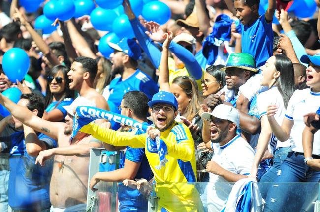 Fotos da torcida do Cruzeiro no jogo contra o Sampaio Corra