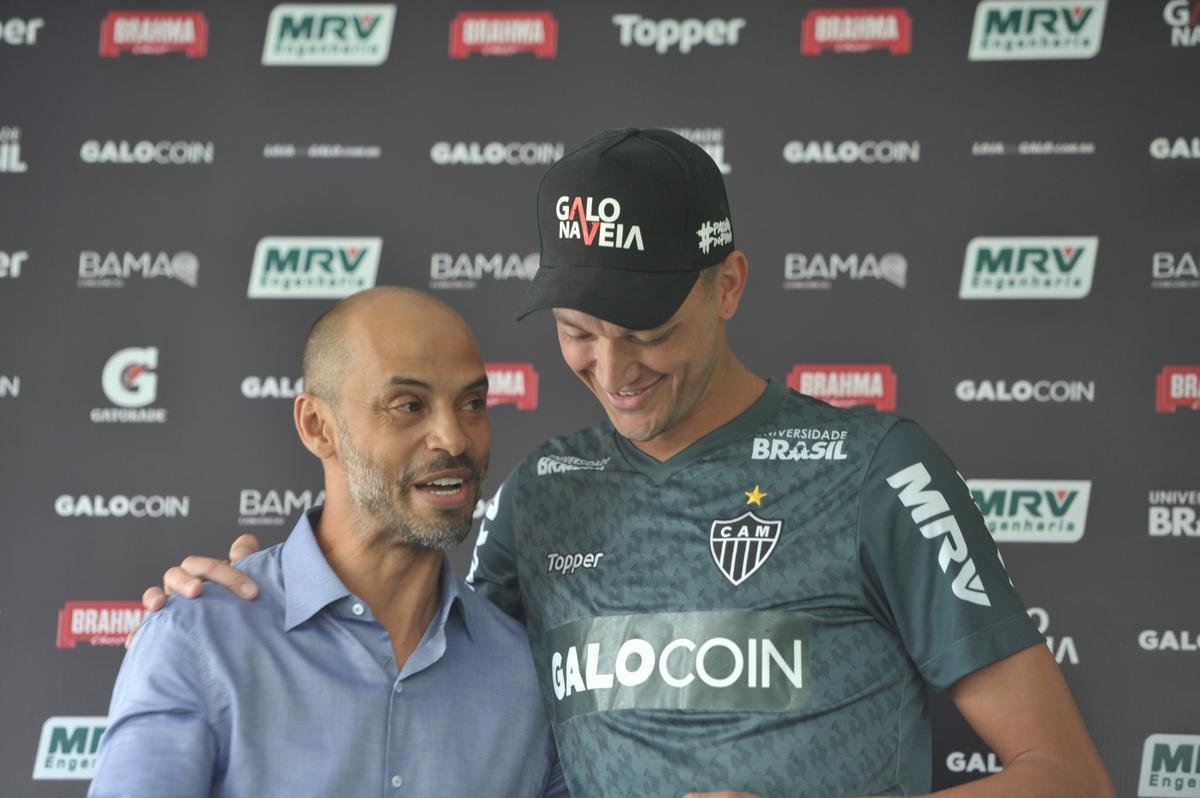 Zagueiro Rver, de 34 anos, assinou contrato com o Atltico at o fim da temporada 2021