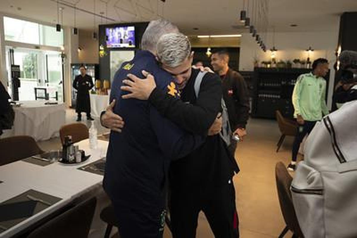 Nesta segunda-feira, os atletas que defendem clubes europeus comearam a se apresentar em Turim. Com isso, a Seleo Brasileira aguarda apenas a chegada de Marquinhos e Neymar 