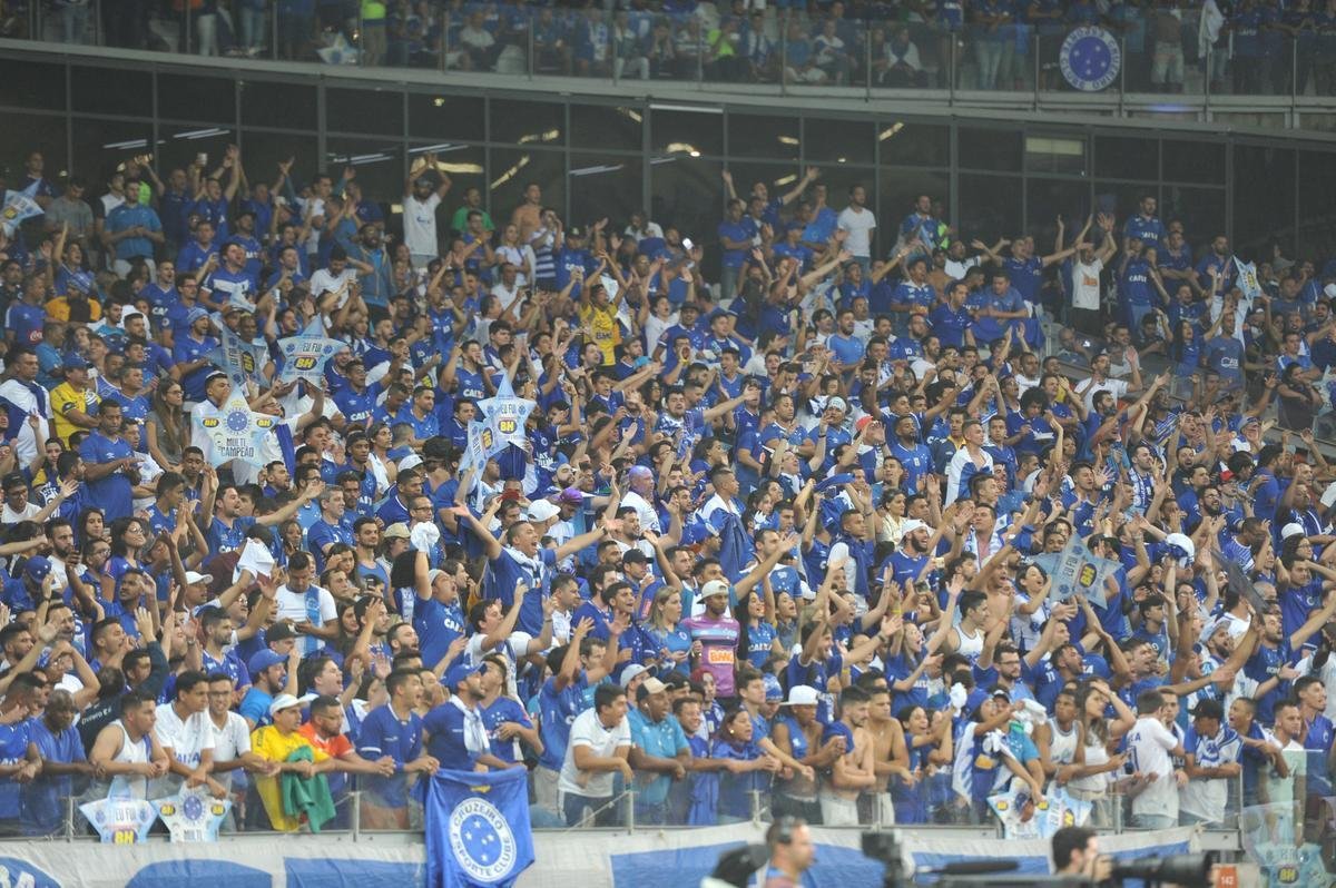 Torcedores do Cruzeiro coloriram Mineiro de azul em deciso da Copa do Brasil contra o Flamengo