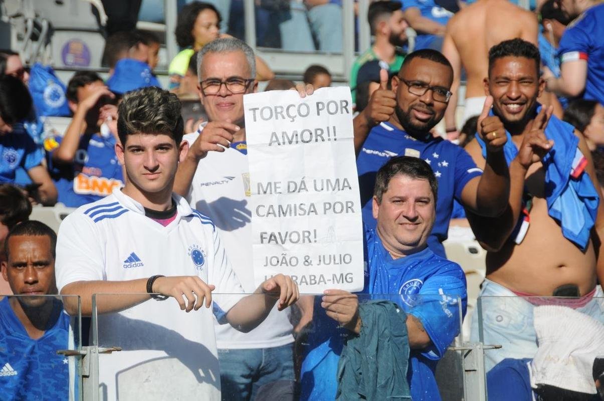Fotos da torcida do Cruzeiro, no Mineiro, na partida contra a Ponte Preta pela 13 rodada da Srie B do Campeonato Brasileiro. Mineiro recebeu grande pblico mais uma vez