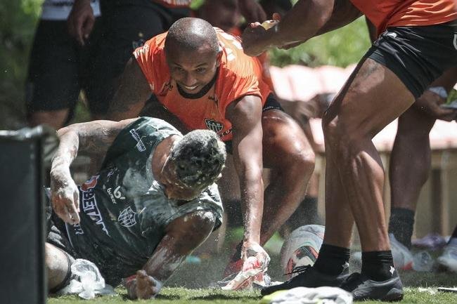 Atl�tico segue prepara��o para o cl�ssico; veja fotos