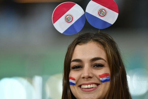 Torcedores na partida entre Argentina e Paraguai, no Mineiro, pela Copa Amrica