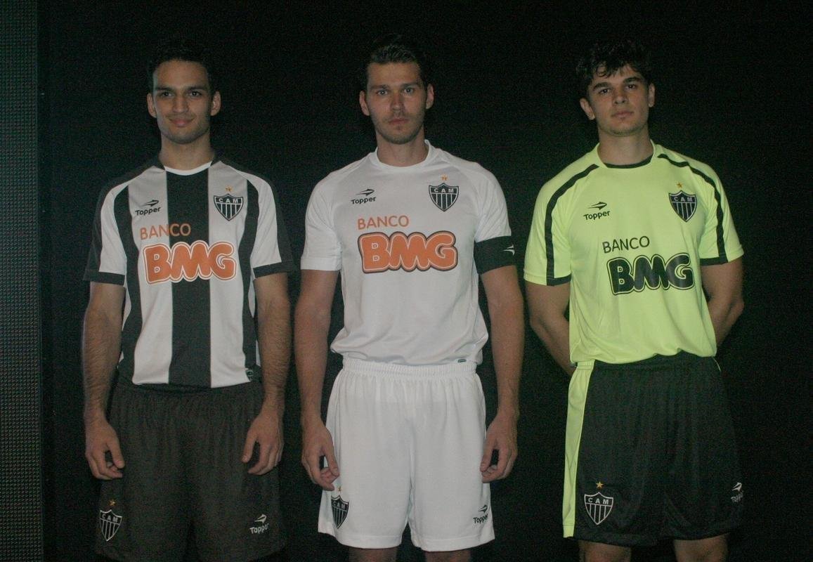 2011 - Uniforme produzido pela Topper