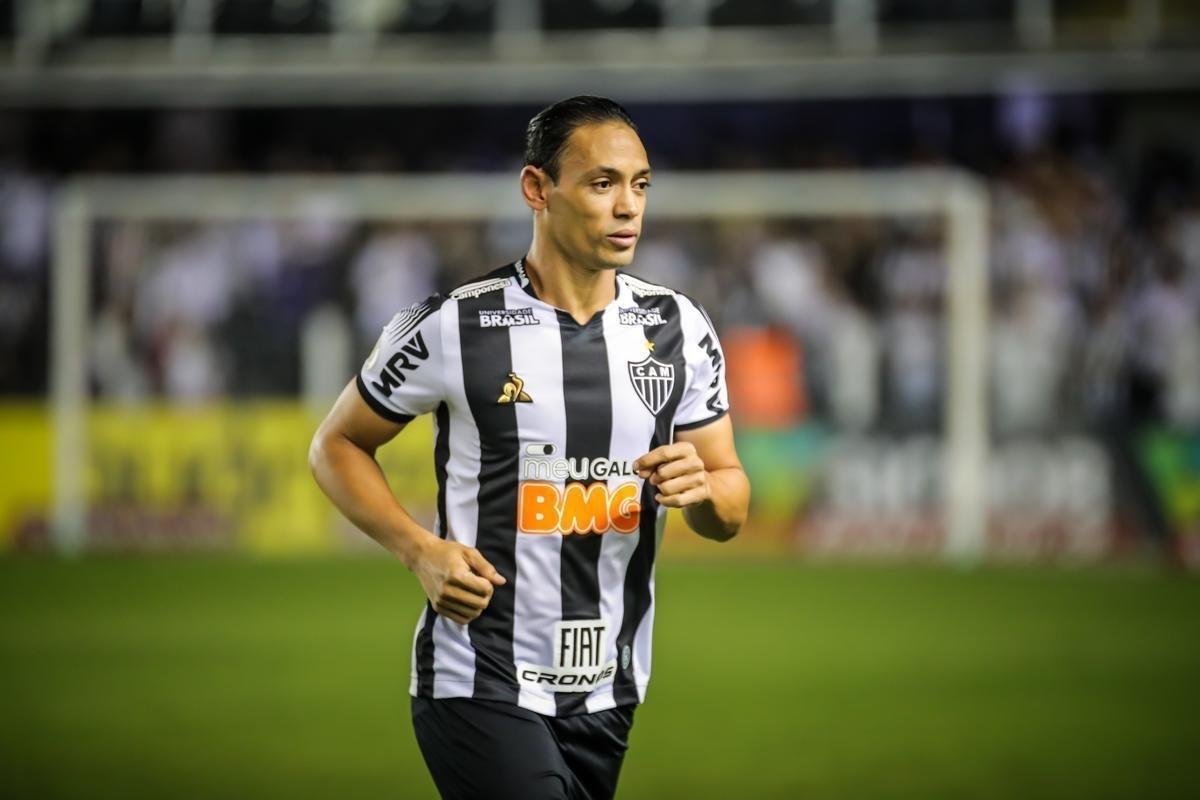 Fotos do duelo entre Santos e Atltico, na Vila Belmiro, pela oitava rodada do Brasileiro