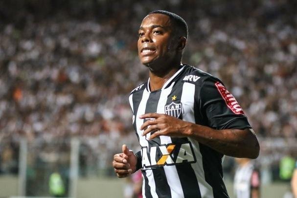 Robinho - o Atltico ofereceu dois anos de contrato ao atacante, que recusou a primeira proposta. Desde ento, no houve uma nova investida. A tendncia  que Robinho deixe mesmo a Cidade do Galo depois de dois anos a servio do clube. Ele disputou 109 jogos e marcou 36 gols. O Santos seria um possvel destino do camisa 7.