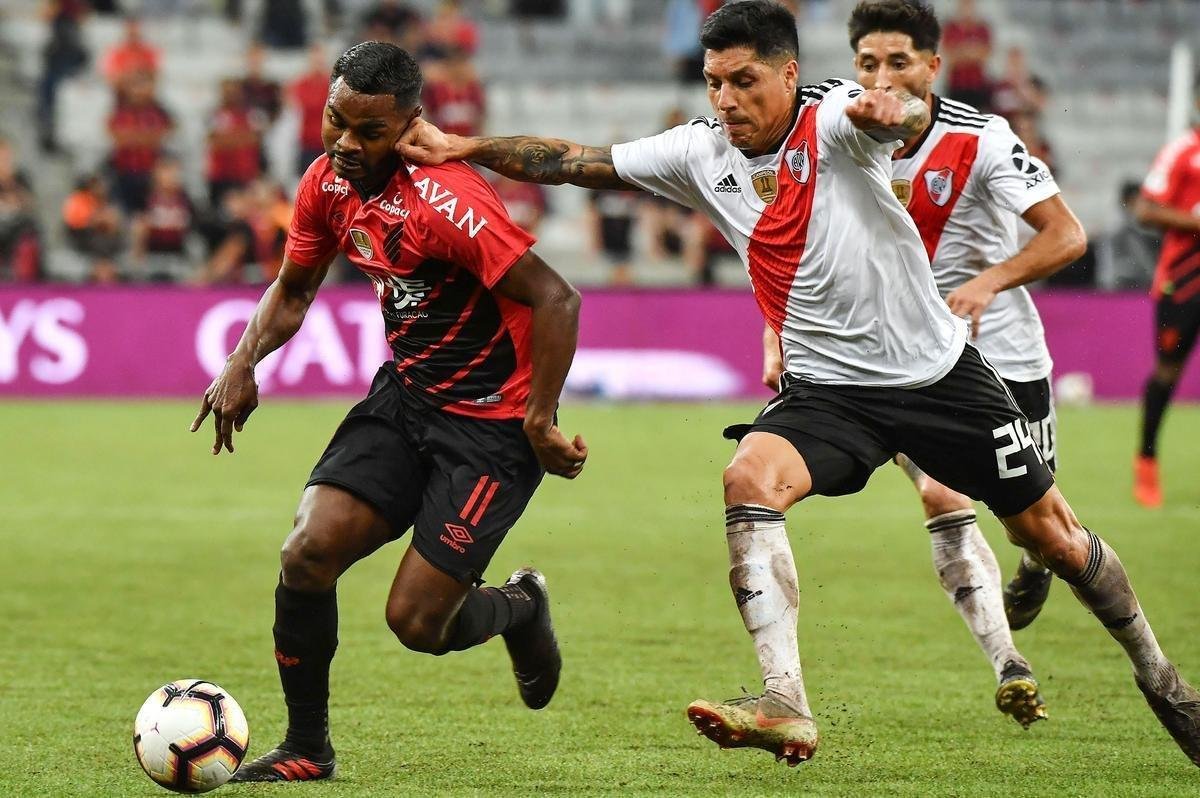 Enzo Prez (33 anos) - J passou por clubes tradicionais da Europa, como Benfica e Valencia. Foi convocado para disputar as Copas do Mundo de 2014 e 2018. Participou das campanhas da Libertadores (2018) e da Recopa Sul-Americana (2019).