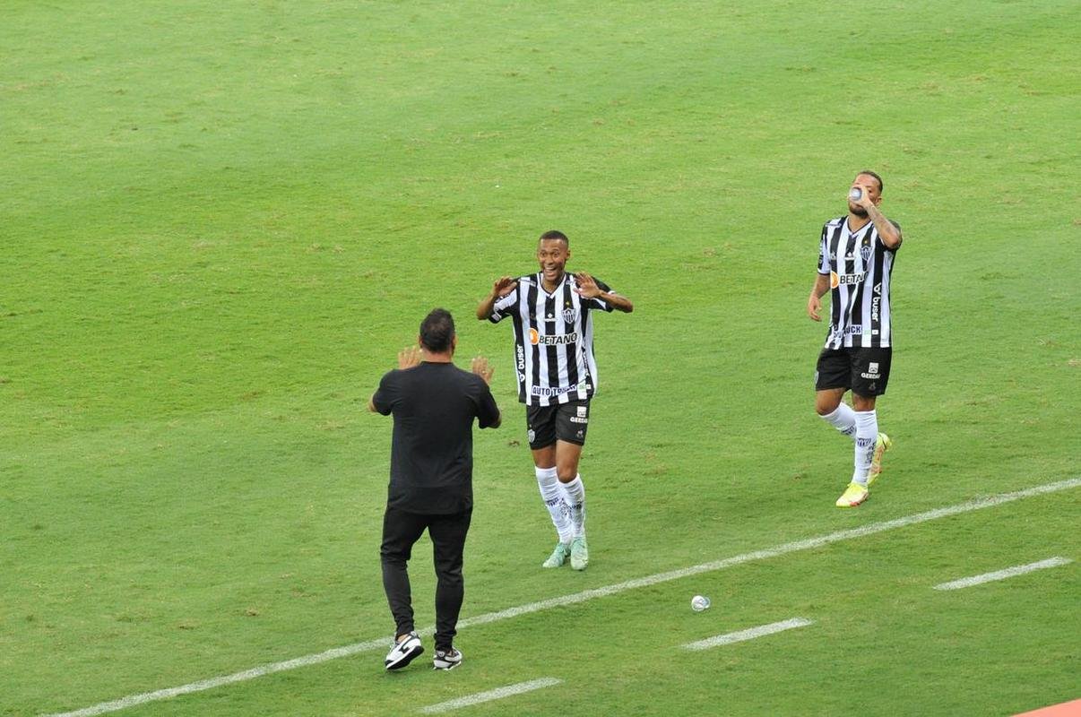Ademir entrou no segundo tempo e fez o gol da virada do Atltico nos acrscimos