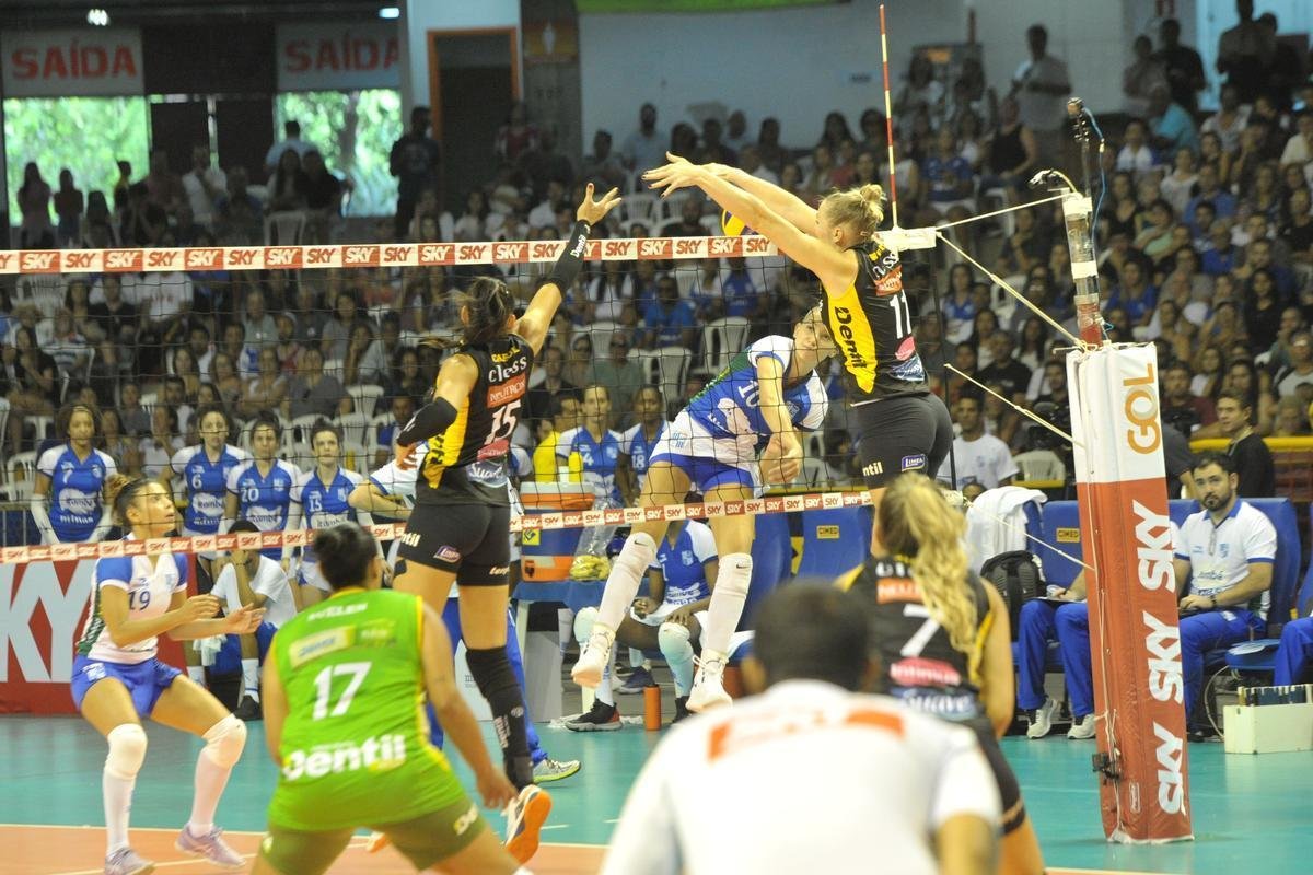 Minas x Praia: veja fotos da primeira partida da final